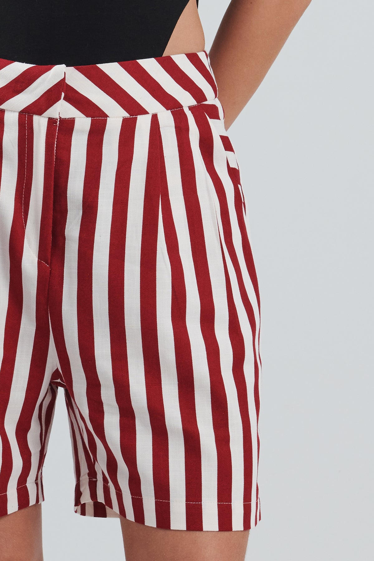 CLASSIC LINES SHORTS